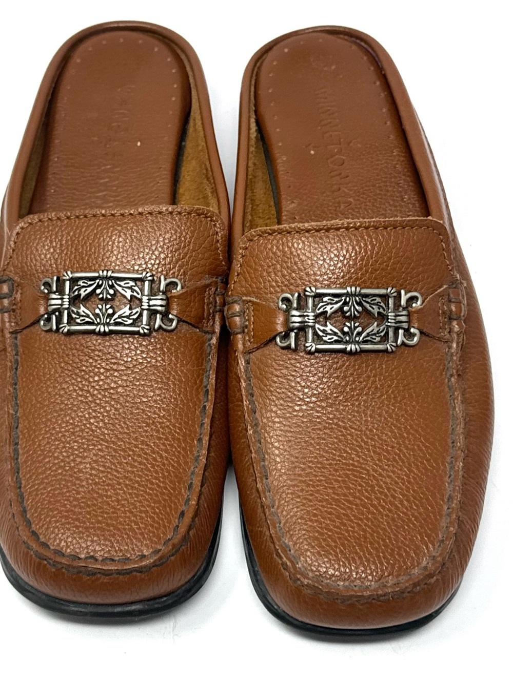 Vintage MINNETONKA Brown Leather Slip On Mules Women’s Size 6.5 Silver Accent
